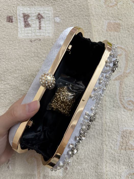 Серебристый клатч