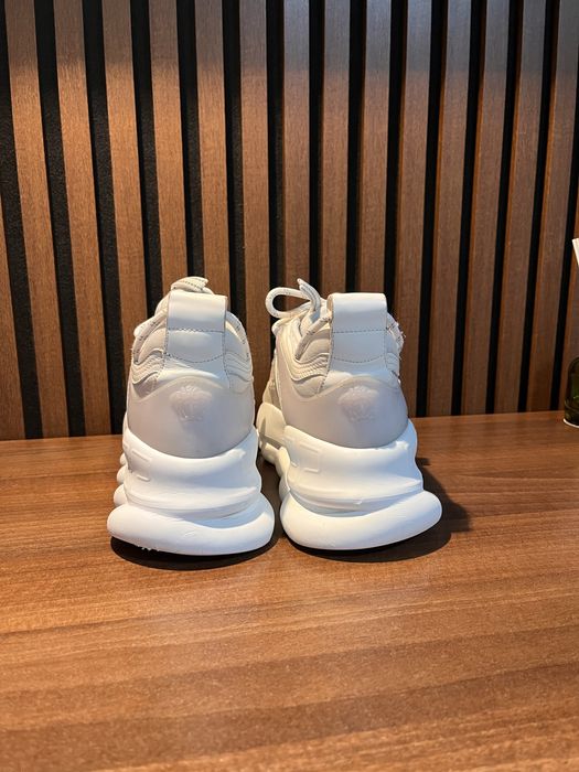 Versace chain reaction