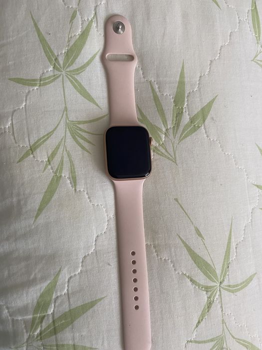 Смарт-часы Apple Watch SE 44mm, розовый