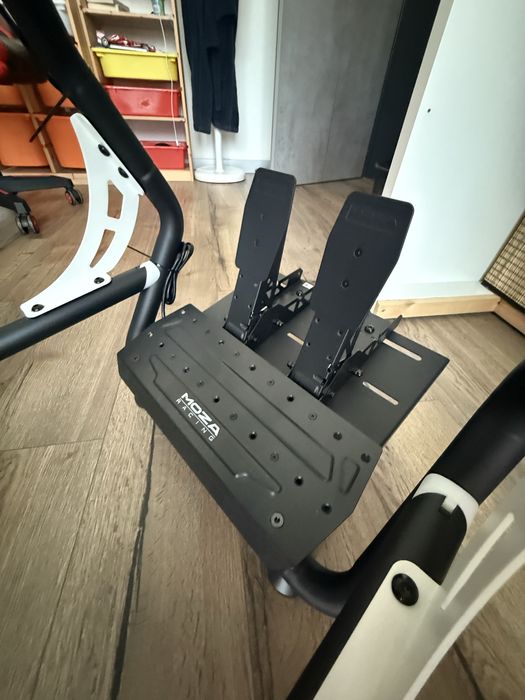 MOZA R3 Direct Drive + Volan MOZA KS + Pedale | Stare ca nouă