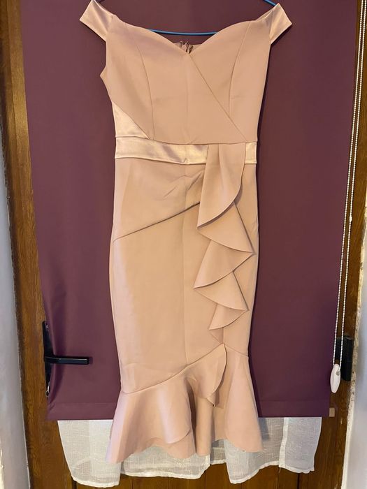 Vând rochii elegante