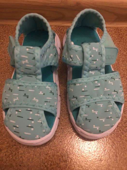 Детски сандали пантофи