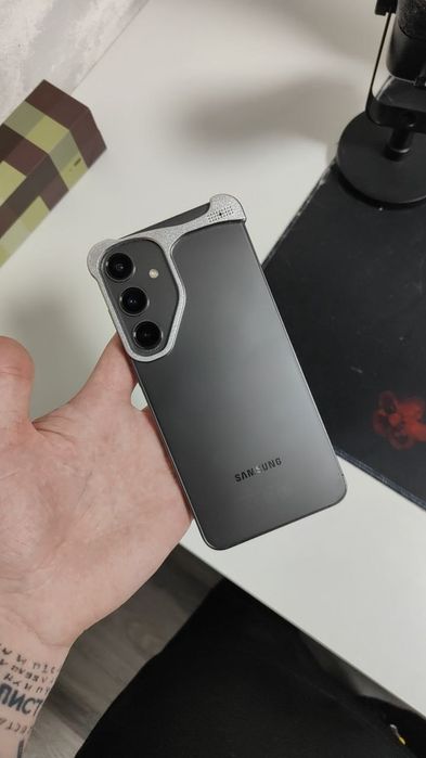 Смартфон Samsung s24+ 512Gb (+ наушники)