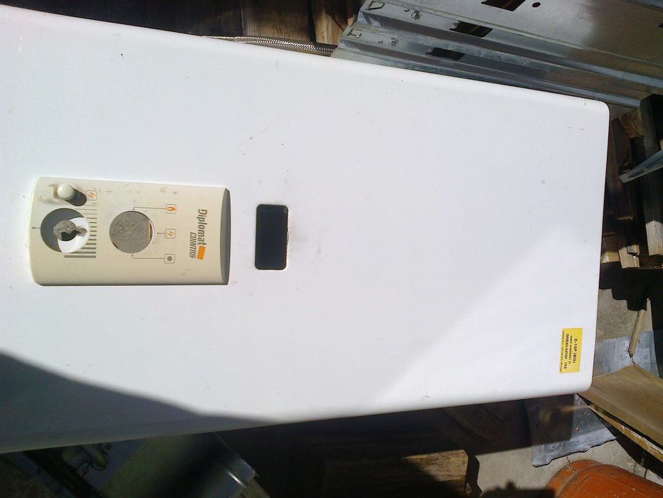 Продавам проточен газов бойлер "ДИПЛОМАТ"