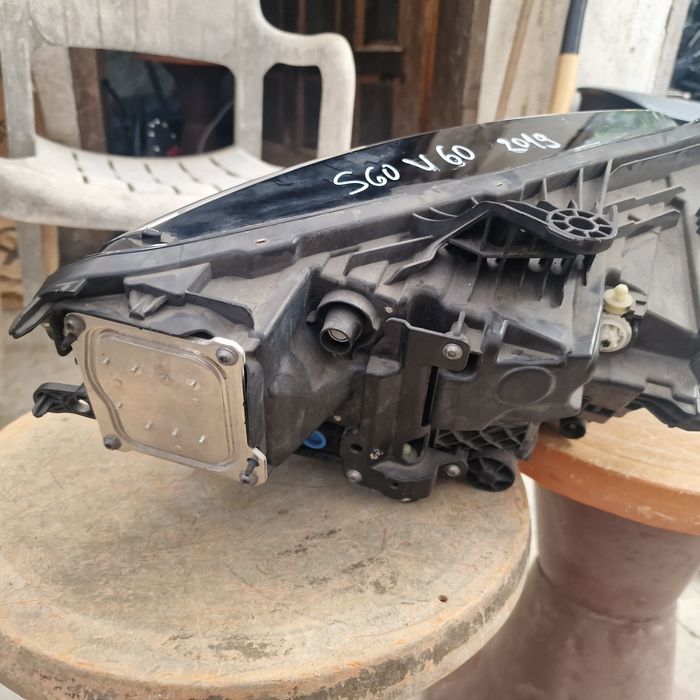 Volvo S60 V60 2019 ляв фар 2бр