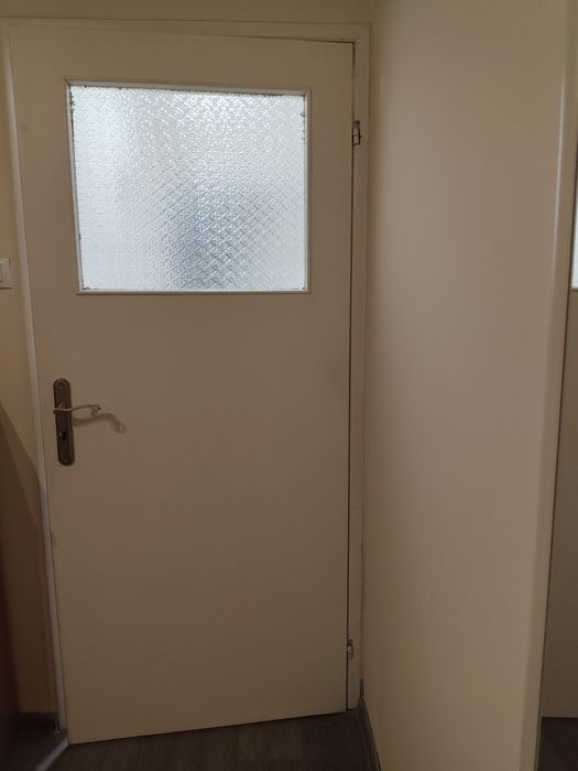 Продавам интериорни врати