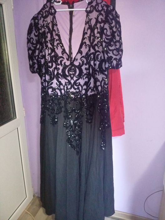 Vând rochie realizată la comanda