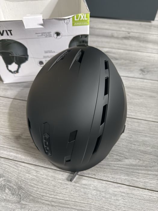 Каска за ски-нова