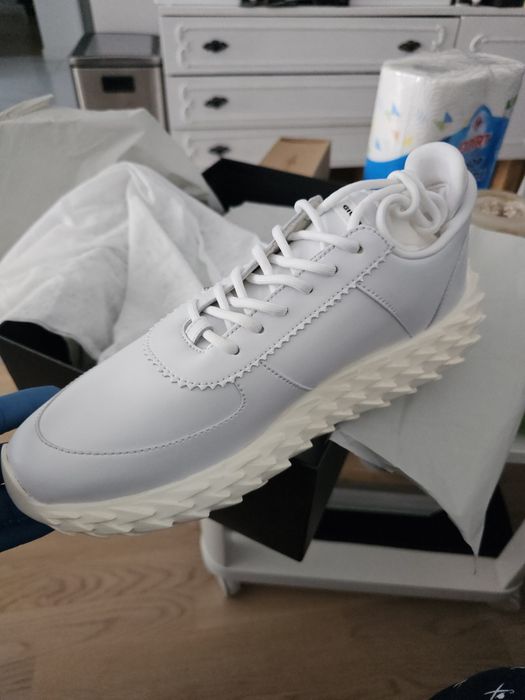 Giuseppe Zanotti Urchin 44,5