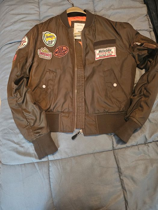 Спортно яке в маслено зелен цвят