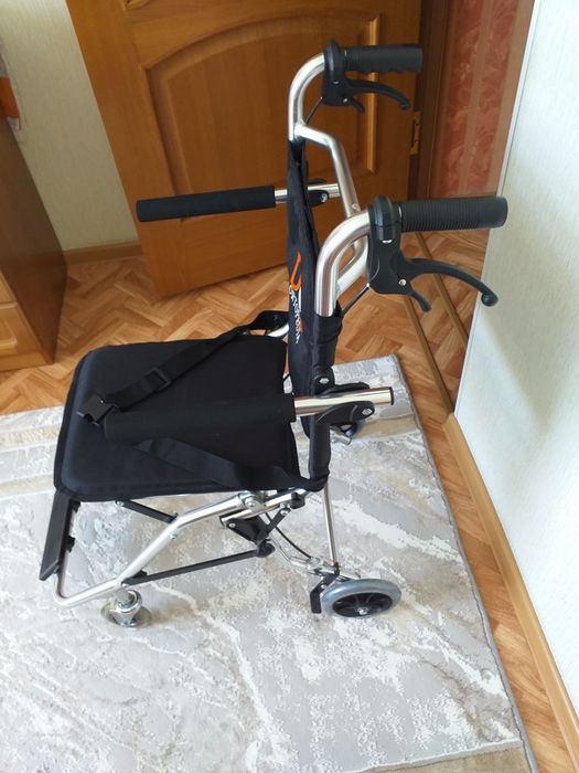 Кресло-каталка для обеспечения мобильности и комфорта