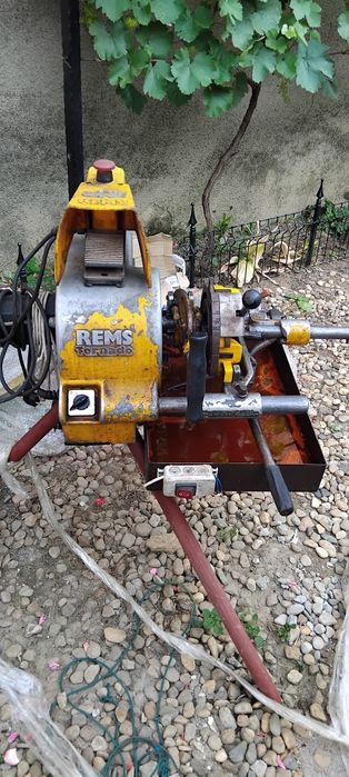 Vindem masina de filetat REMS