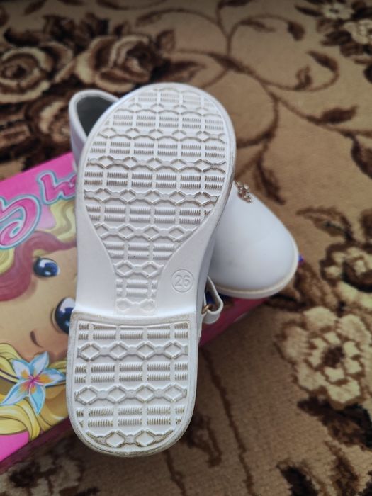 Продам обувь для девочки