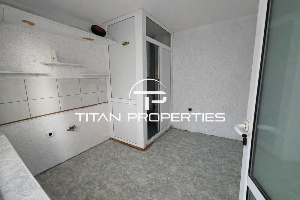 Офис, под наем, Левски