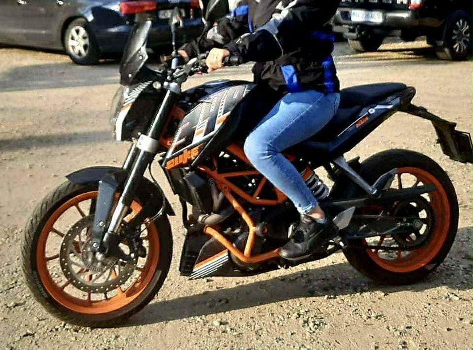 Vând motocicleta