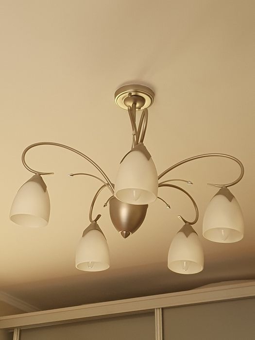 Продам люстру 5- рожковую