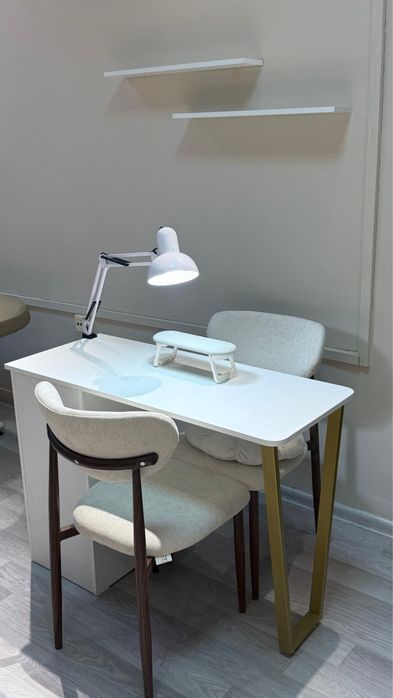 Сдается маникюрный стол.Новая .Цена :60000