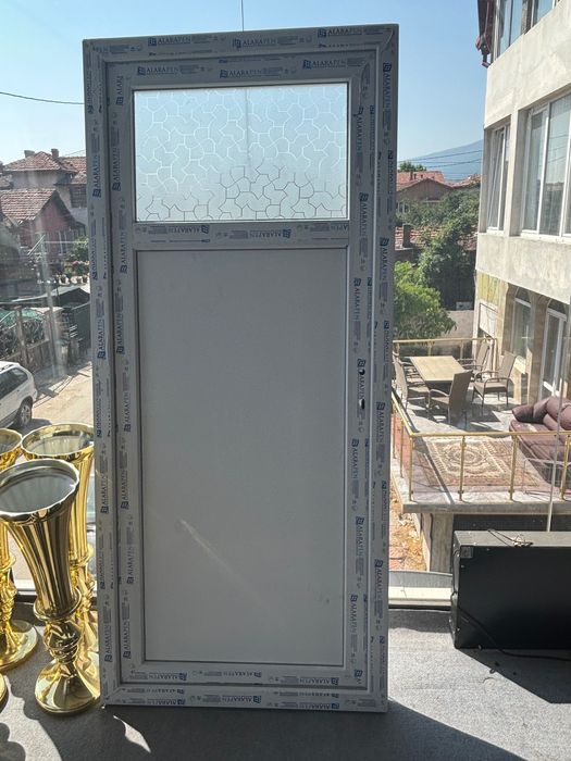 ПВЦ Дограма Врати