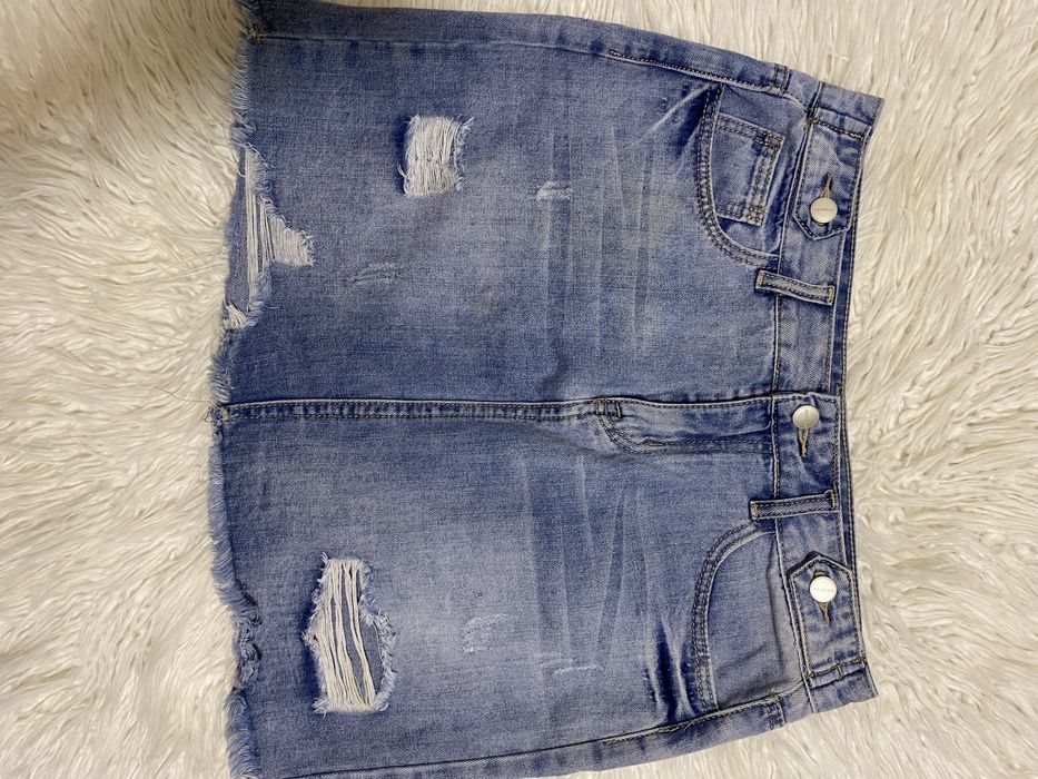 Vesta , fusta blugi , camasi