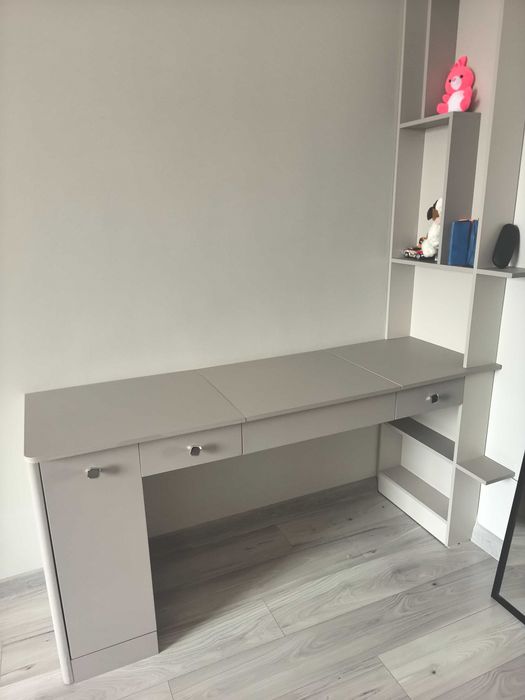 Отдам спальный стол даром