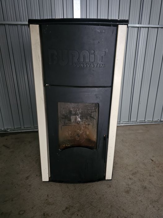 Продавам пелетна камина Бърнит.