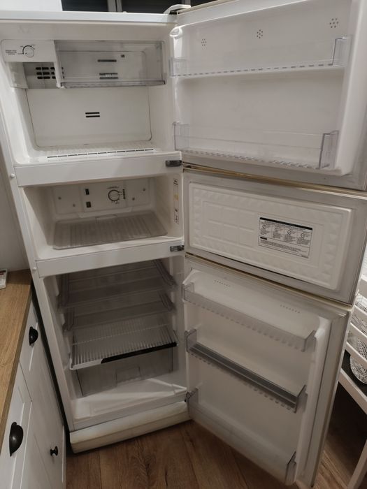 Хладилник LG работещ перфектно