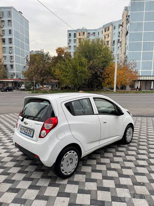 Chevrolet spark sotiladi