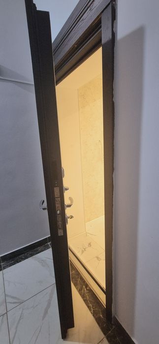 Продам входную дверь