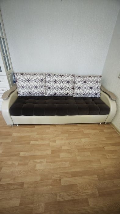 Продам диван, почти новый