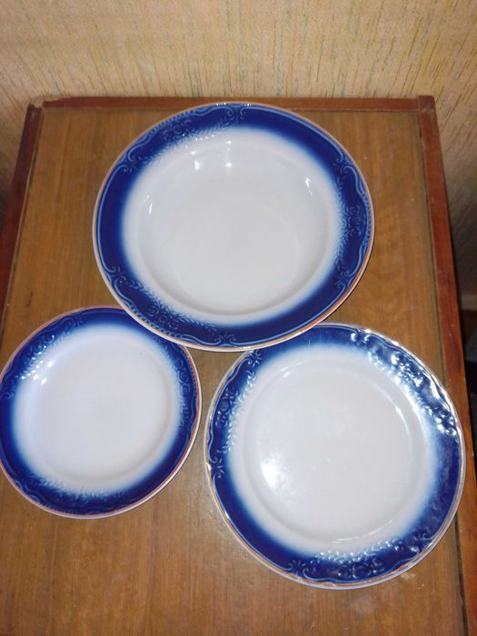 Продам комплект 18 тарелок