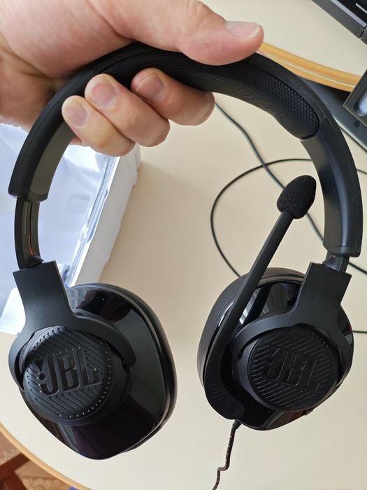 Продам наушники JBL