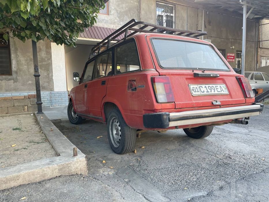 Vaz 2104 rangi qizil 1990 yil