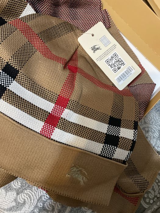 Set Burberry,caciula si fular .