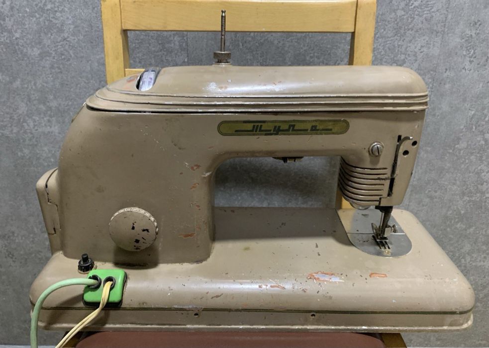 Продам швейную машинку 1957 года