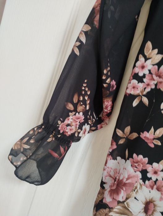 Елегантна блуза с презрамки и паднал ръкав