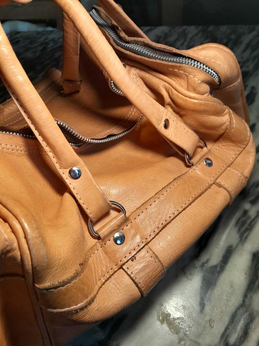 Продавам дамски кожен сак