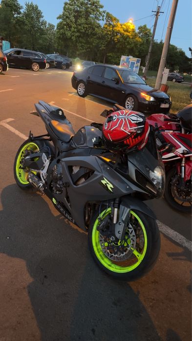 Suzuki GSX-R 600 K7 – stare impecabilă