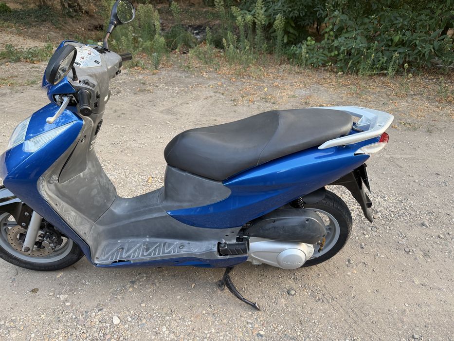 Honda  dylan 125