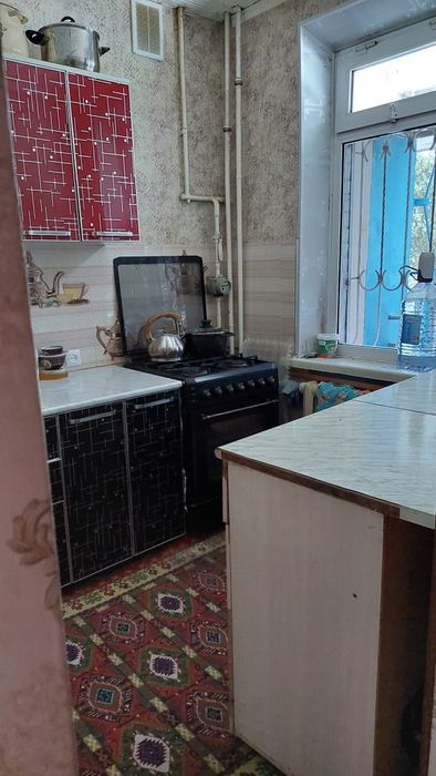 Продаётся  3 х комнатная квартира 1 этаж