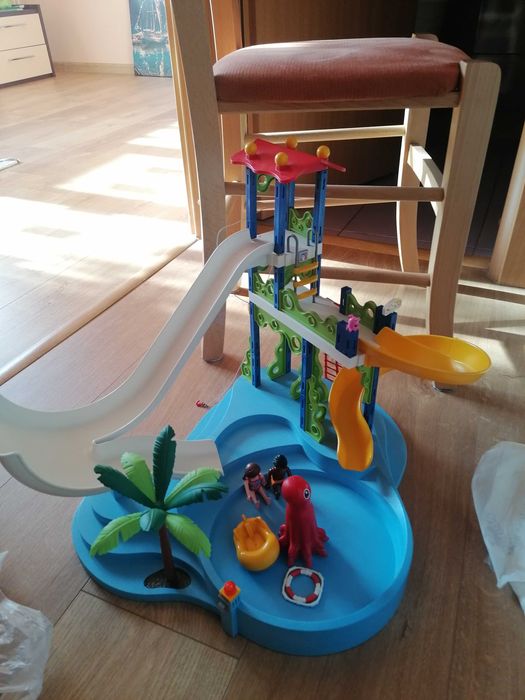 Casă jucărie prietenii cățeluși și playmobil