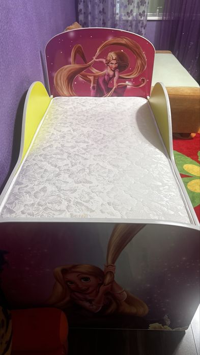 Кровать детская с матрасом