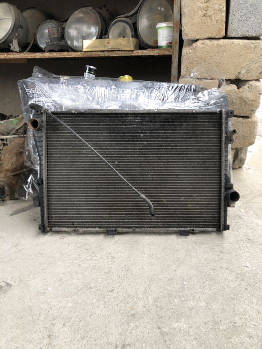 Радиатор на бмв е38