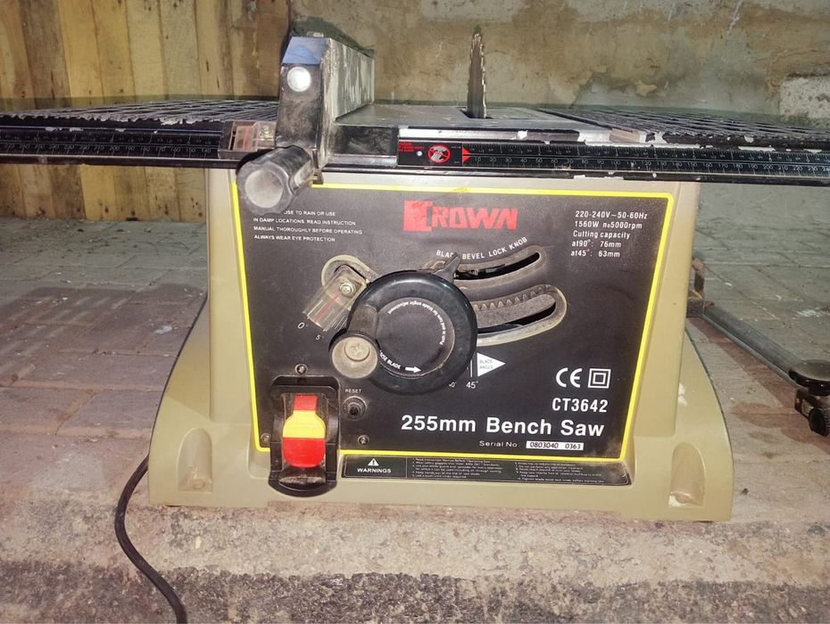 Продам настольный церкуляр пилу