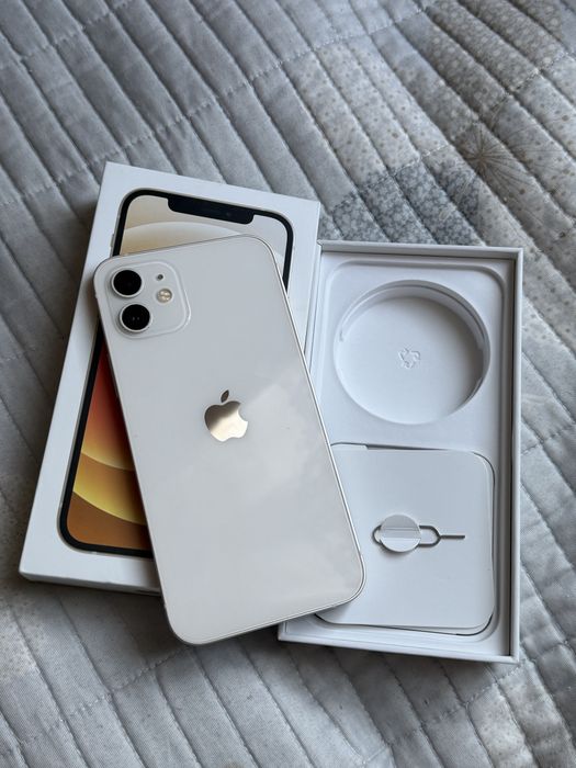 iPhone 12 128 GB белый