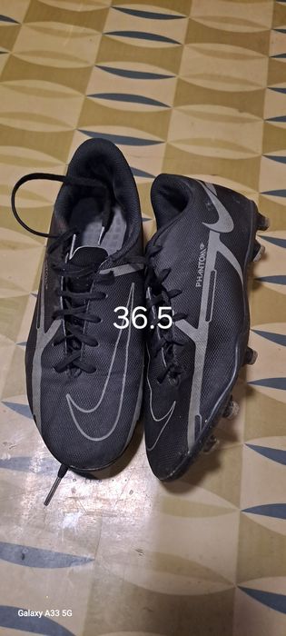 Продава се бутонки