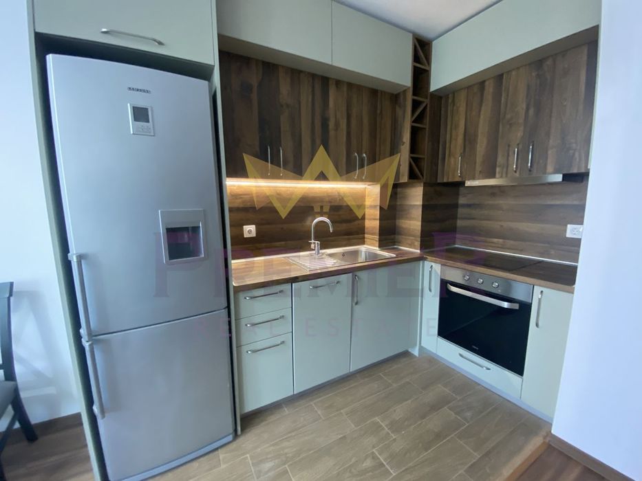 Дава се под наем Двустаен апартамент в София, Център - 69 кв.м за 816 € - Снимка #2