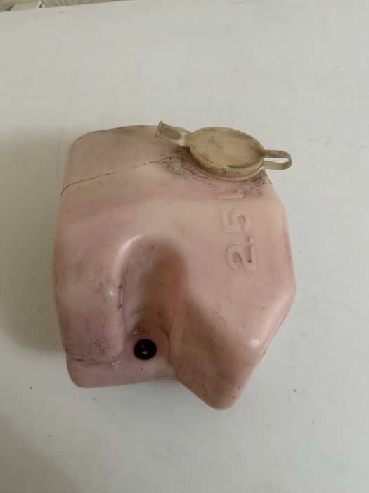 Продам бачок омывателя на бмв е36