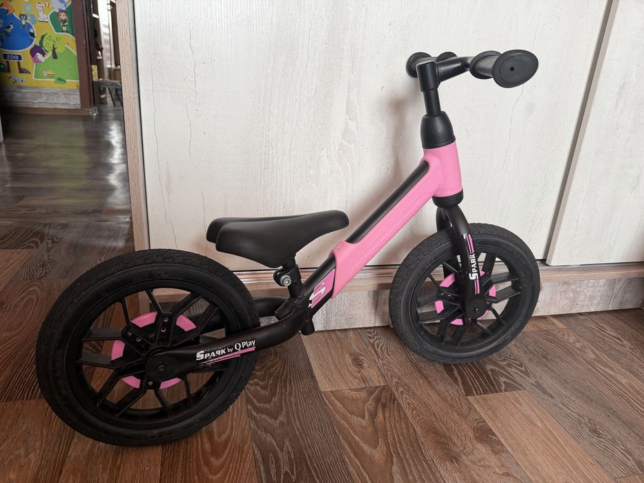 Продам беговел детский