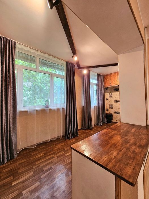 Венгерская. Олтин водий Аэропорт. 3/3/4  74м²