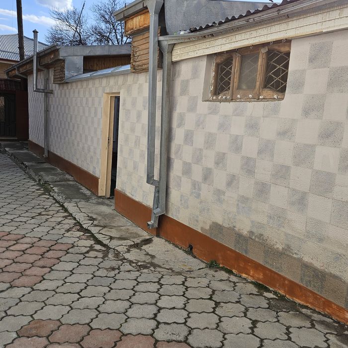 Сдаётся дом в общем дворе заходи живи семейным